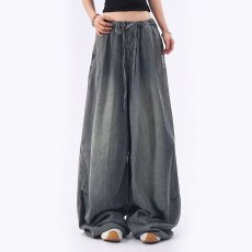 批发美式复古褶皱设计感小众弯刀牛仔<b class='q'>裤</b>女春秋季<b class='q'>新款</b>宽松直筒阔腿<b class='q'>裤</b>子