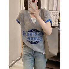 批发灰色假两件<b class='q'>V领</b>短袖<b class='q'>T</b><b class='q'>恤</b>女装夏季薄款宽松遮肚显瘦撞色针织正肩上衣