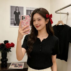 批发短袖T恤<b class='q'>女装</b>新款春夏麻花V领纽扣设计<b class='q'>针织衫</b>休闲风小个子短款上衣