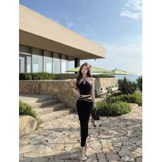 批发Roselyn 性感撞色挂脖上衣+交叉镂空设计包臀裙女高级感针织套装