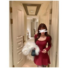 批发法式温柔风红色针织连衣裙女2026<b class='q'>春</b>秋新款收腰减龄高级感软糯短裙