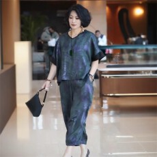 批发高端夏季中年妈妈真丝套装<b class='q'>时尚</b>加肥大码遮肚子胖妈妈阔腿裤两件套