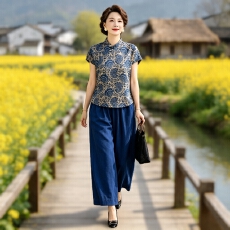 批发新中式妈妈装202<b class='q'>6</b>夏季时尚青花瓷<b class='q'>真丝</b>衬衫<b class='q'>上衣</b>阔腿裤<b class='q'>套</b>装两件套<b class='q'>女</b>