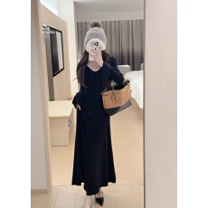 批发法式V领内搭长袖黑色长款针织连衣<b class='q'>裙</b>女冬季收腰修身长<b class='q'>裙</b>a<b class='q'>字</b><b class='q'>裙</b>