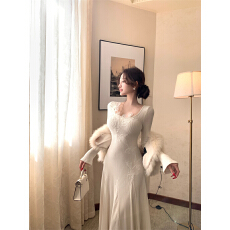 批发十三行好品质 优雅方领喇叭袖<b class='q'>连衣裙</b>立体<b class='q'>绣花</b>插片大摆针织裙