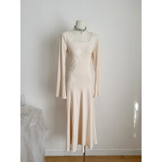 批发十三行好品质 优雅方领喇叭袖<b class='q'>连衣裙</b>立体<b class='q'>绣花</b>插片大摆针织裙