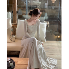 批发十三行好品质 优雅方领喇叭袖<b class='q'>连衣裙</b>立体<b class='q'>绣花</b>插片大摆针织裙