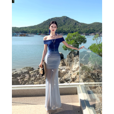 批发设计感渐变蓝纯欲风一字肩连衣裙<b class='q'>夏</b>季海边沙滩度假风长裙