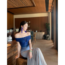 批发设计感渐变蓝纯欲风一字肩连衣裙<b class='q'>夏</b>季海边沙滩度假风长裙