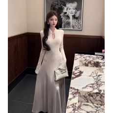 批发蝶来新中式改良<b class='q'>刺绣</b>收腰<b class='q'>连衣裙</b>气质半高领可拆卸披肩