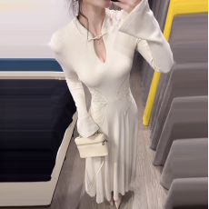 批发蝶来新中式改良<b class='q'>刺绣</b>收腰<b class='q'>连衣裙</b>气质半高领可拆卸披肩