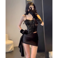 批发氛围感<b class='q'>名媛</b>红色亮片抹胸吊带收腰显瘦包臀缎面飘带半身裙气质<b class='q'>套装</b>