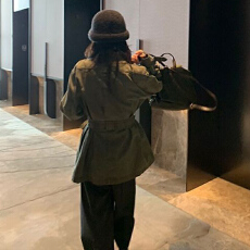 批发美式复古工装风军绿色牛仔外套女春季新款巴恩风收腰系带<b class='q'>风衣</b>夹克