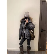 批发2025冬季新款<b class='q'>大码</b>鹅飞行员短款工装大毛领羽绒服男女同款加厚<b class='q'>外套</b>