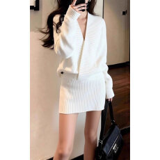 批发法式温柔风白色V领针织<b class='q'>连衣裙</b>女春秋季长袖套头气质高级感短裙子