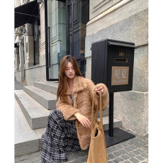 批发复古毛茸茸加厚保暖时尚巨好看小个子减龄百搭外套女冬宽松上衣潮