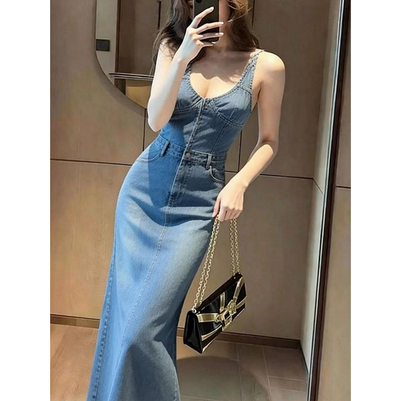 아메리칸 레트로 미니멀리즘 디자인 센스 2026 봄 여름 새로운 파란색 허리 수축 슬림해 보이는 데님 민소매 여성 드레스