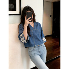 批发时尚v领高级感刺绣设计洋气<b class='q'>牛仔</b><b class='q'>衬衫</b>女秋新品七分袖减龄百搭上衣
