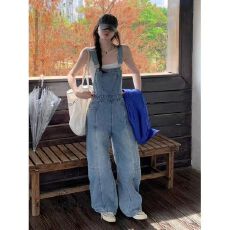 批发设计感复古弯刀牛仔背带裤女春夏韩版宽松俏皮减龄直筒<b class='q'>阔</b><b class='q'>腿</b><b class='q'>连体裤</b>