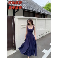 批发ACHI大也池蓝色方领宽肩带背心<b class='q'>连衣裙</b>女气质褶皱长裙露背收腰裙子