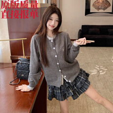 批发实拍~假两件撞色上衣大码外套<b class='q'>春</b>秋新款百搭洋气减龄毛衣针织开衫
