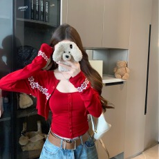 批发人棉磨毛圣诞穿搭套装红色提花长袖<b class='q'>针织</b><b class='q'>开衫</b>女修身吊带背心两件套