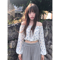 批发法式一字肩<b class='q'>碎花</b>灯笼袖雪纺衬衫女夏季设计感小众气质收腰短款<b class='q'>上衣</b>