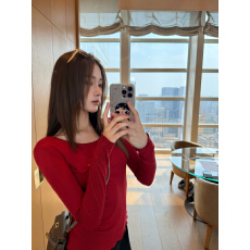 批发<b class='q'>羊绒</b>卷边U领修身显身材红色口袋设计收腰T恤秋季女纯欲风长袖上衣