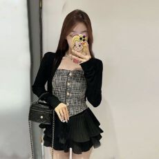 批发快手网红同款辣妹小香风抹胸上衣+防晒开衫+<b class='q'>蓬蓬</b>百褶蛋糕裙女套装