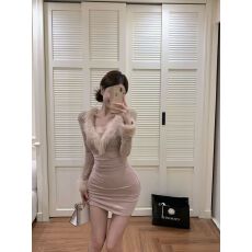 批发蕾丝拼接毛毛v领<b class='q'>连衣裙</b>女秋季法式收腰修身裙子粉色长袖包臀短裙