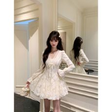 批发早秋新款<b class='q'>大码</b>mm法式纯欲蕾丝V领连衣裙女装收腰千金风生日蓬蓬裙