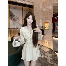 批发法式气质v领重工钉珠泡泡长袖高腰显瘦A字连衣裙女装冬季新款