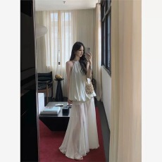 批发挂脖无袖花苞上衣时尚套装女<b class='q'>夏</b>季高腰半透半身裙两件套