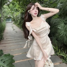 批发缎面杏色荷叶边飘带连衣裙女夏季法式气质高级感辣妹收腰a字<b class='q'>短裙</b>