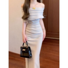 批发露肩性感收腰气质褶皱<b class='q'>连衣裙</b>子女装夏季法式小礼服长裙连身裙衣服