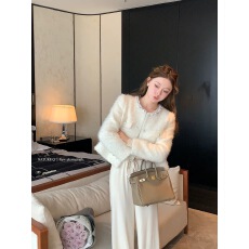 批发女优雅法式珍珠领白色羊毛小香风外套女短款富家千金感<b class='q'>羽绒服</b>新款