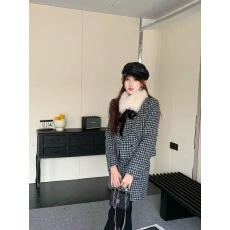 批发小香风格子羽绒外套＋半身裙两件套女2025冬季新款狐狸毛围脖套装