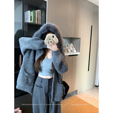 批发实拍<b class='q'>大码</b><b class='q'>女装</b>秋冬纯欲宽松慵懒蝴蝶结可拆卸毛领连帽加厚毛衣外套