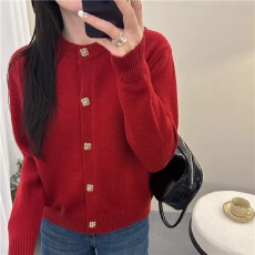 批发实拍秋冬女装 圆领<b class='q'>针织</b>宝石扣<b class='q'>开衫</b>棉羊绒