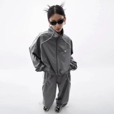 批发2026秋季高级感<b class='q'>时尚</b>帅气冲锋衣外套+阔腿长裤2件套女宽松潮牌套装