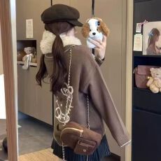 批发2026秋冬新款<b class='q'>韩版</b>宽松慵懒风条纹针织衫女设计感小众毛衣外套潮