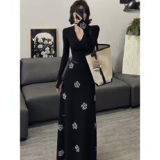 批发设计感山茶花气质V领<b class='q'>长袖</b>上衣女秋季新款高腰显瘦半身<b class='q'>裙</b>两件套装