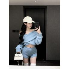 批发秋季新款<b class='q'>时尚</b>套装慵懒感交叉设计一字肩上衣蓝色短裤毛绒两件套女