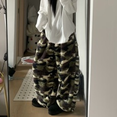 批发网红迷彩阔腿裤<b class='q'>毛</b>绒冬款保暖休闲裤抽绳美式慵懒<b class='q'>长裤</b>