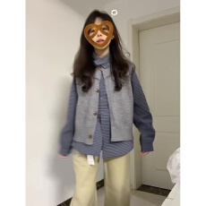 批发秋季韩系高级感学院风灰色针织开衫马甲女通勤叠穿<b class='q'>格子</b><b class='q'>衬衫</b>两件套