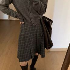 批发深灰色格子<b class='q'>百褶裙</b>2025秋冬<b class='q'>半身裙</b>及膝A字裙松紧腰毛呢jk裙中长款
