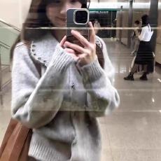 批发<b class='q'>韩版</b>娃娃领慵懒风灰色针织开衫毛衣女2025秋冬新款宽松针织衫外套