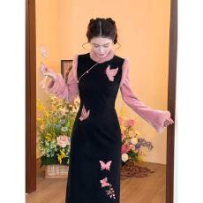 批发【粉鸾星动】新中式蝴蝶<b class='q'>刺绣</b>复古长裙2025年冬国风加绒加厚旗袍裙