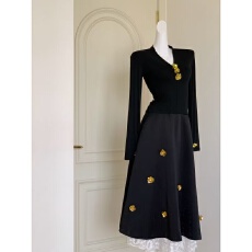 批发秋冬季花朵V领上衣女士赫本风气质大摆A<b class='q'>字</b>半身长<b class='q'>裙</b><b class='q'>裙</b>套装两件套潮