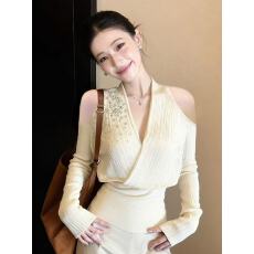 批发冬季欧货爆款超火时髦洋气设计感独特绝美超好看小香风杏色上衣